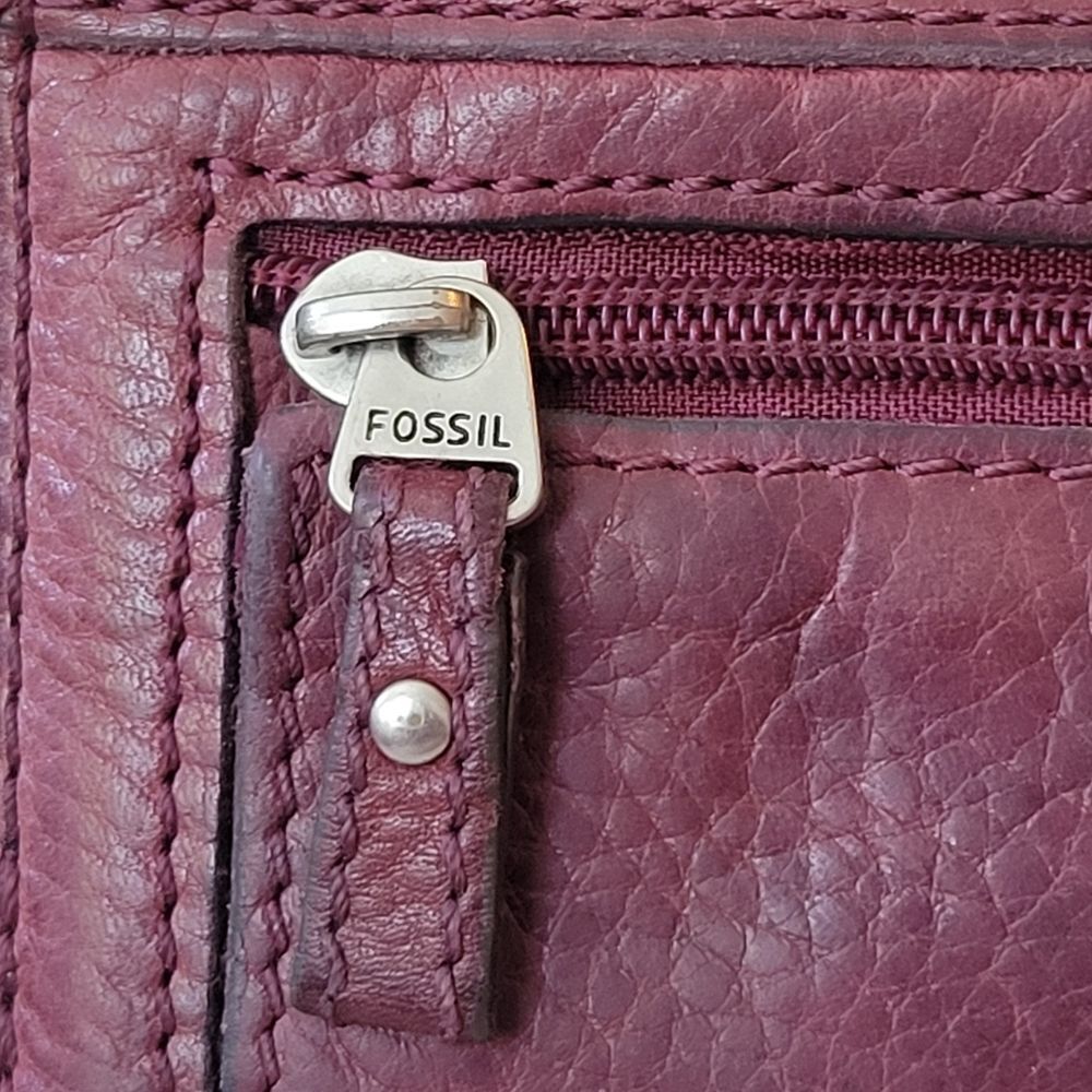 Fossil "Long Live Vintage 1954" Burgundy Leather Tri-fold Wallet - Picture 6 of 7